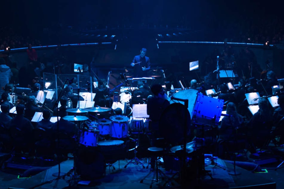 Neben der Musik gibt es auch Filmszenen zu sehen.
