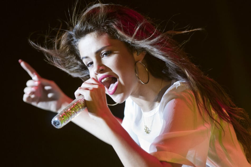 Selena Gomez (29) kann nicht nur singen, sondern auch Bademode designen.