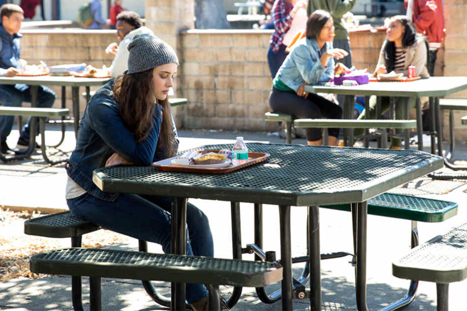 In der Serie "Tote Mädchen lügen nicht" nimmt sich Protagonistin Hanna Baker (Katherine Langford) das Leben.