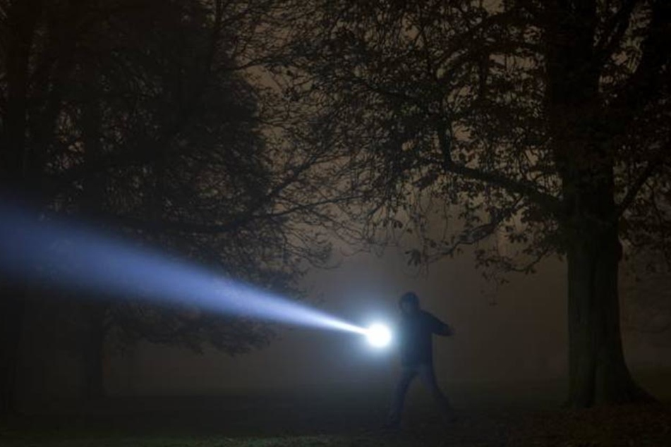 Der Spaziergänger hat sich vermutlich verirrt. Fast 24 Stunden später wurde der 68-Jährige vollkommen unterkühlt entdeckt.