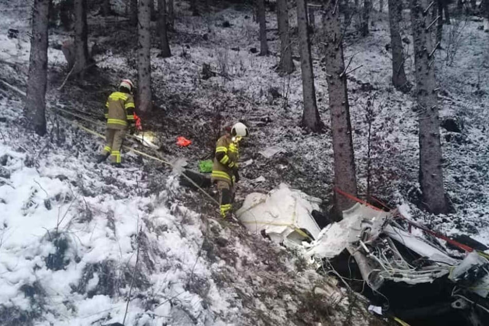 Flugzeug stürzt in Österreich ab: Vater tot, Kinder (9, 11) überleben