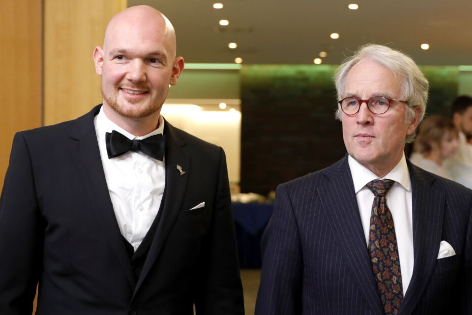 Der deutsche Astronaut Alexander Gerst (l) und der deutsche Botschafter in Russland Rudiger von Fritsch bei einem Empfang in der deutschen Botschaft in Moskau.