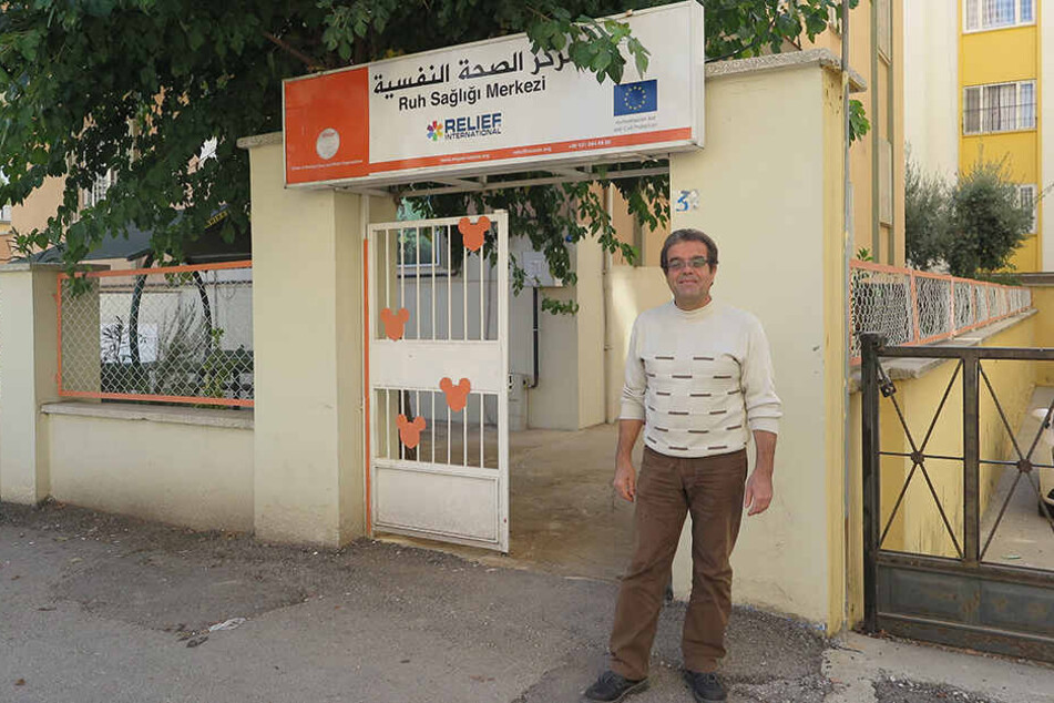 Um seinen Landsleuten helfen zu können, gab der syrische Psychiater Jalal Nofal sogar sein politisches Asyl in Deutschland auf.