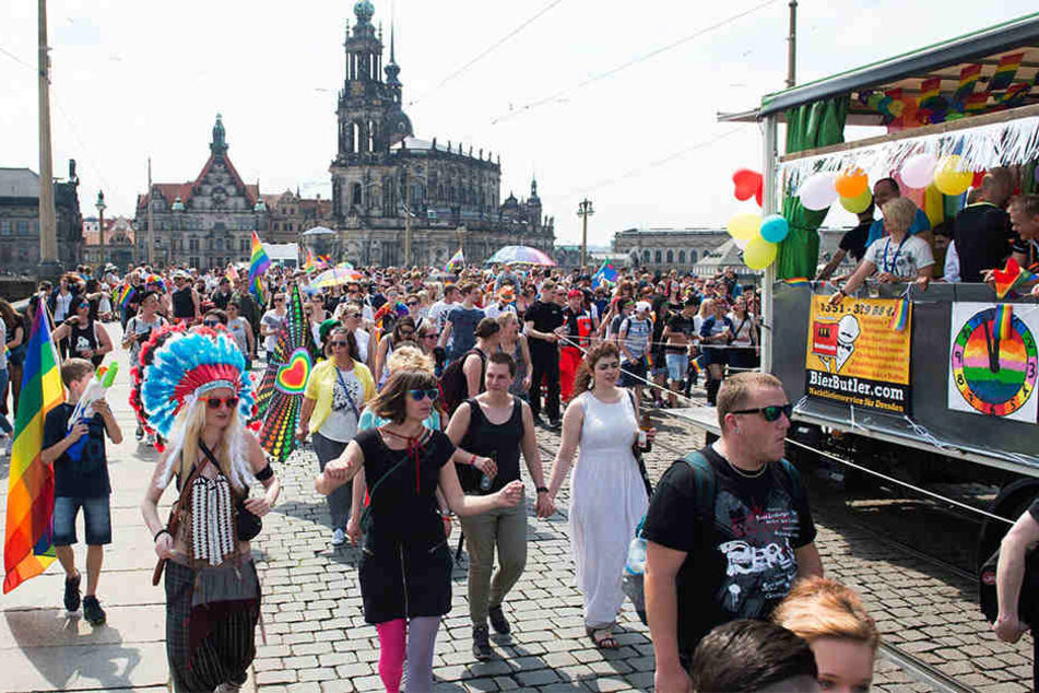 2016 nahmen mehrere Tausend Menschen am CSD-Umzug teil.