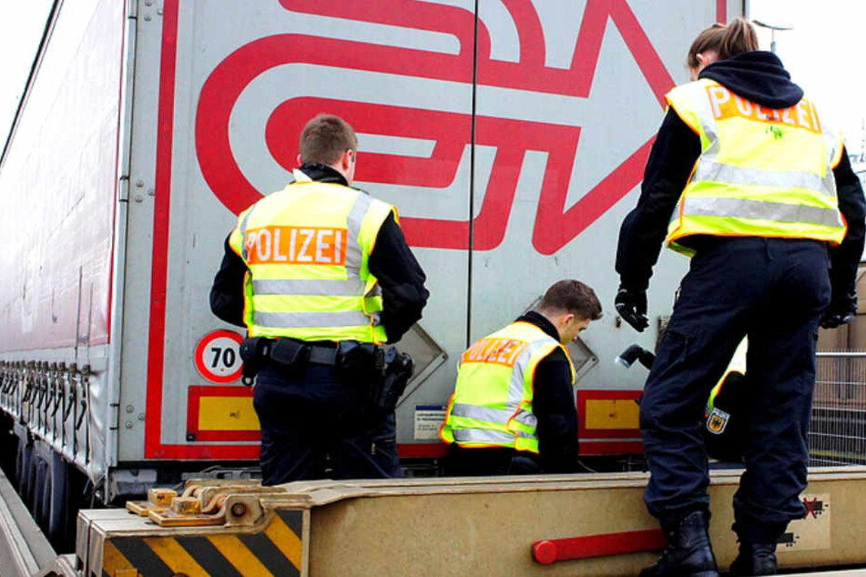 Die Bundespolizei durchsuchte unter anderem den gesamten Güterzug.