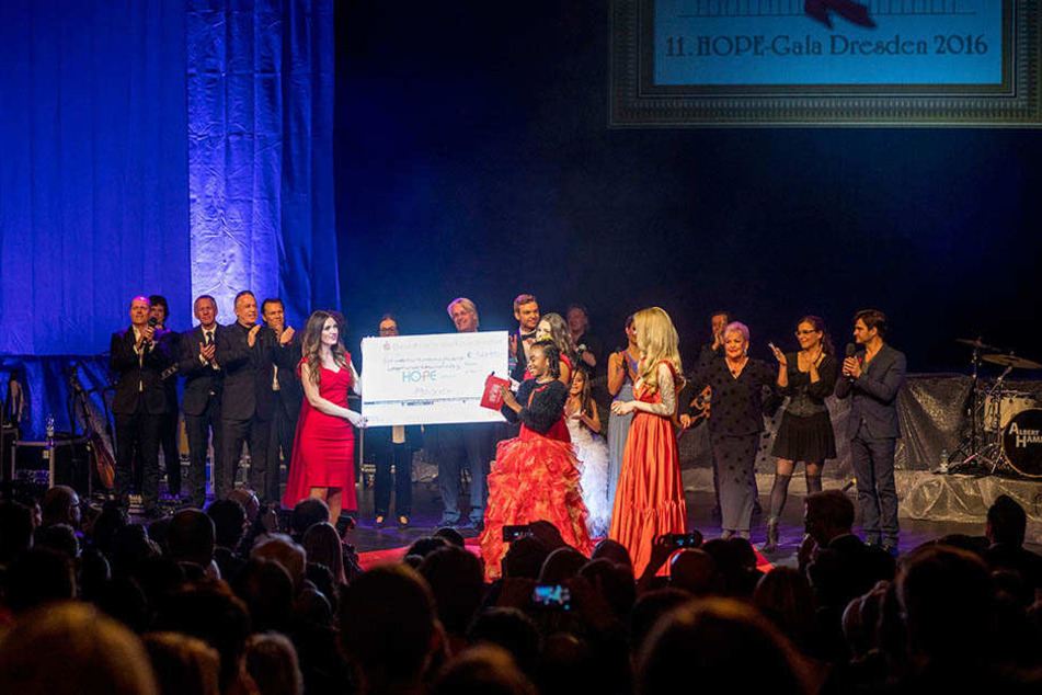 Auch ein Kampf gegen Flutursachen: Auf der HOPE-Gala wird bereits seit zwölf Jahren Geld für HIV-kranke Kinder in Afrika gesammelt.