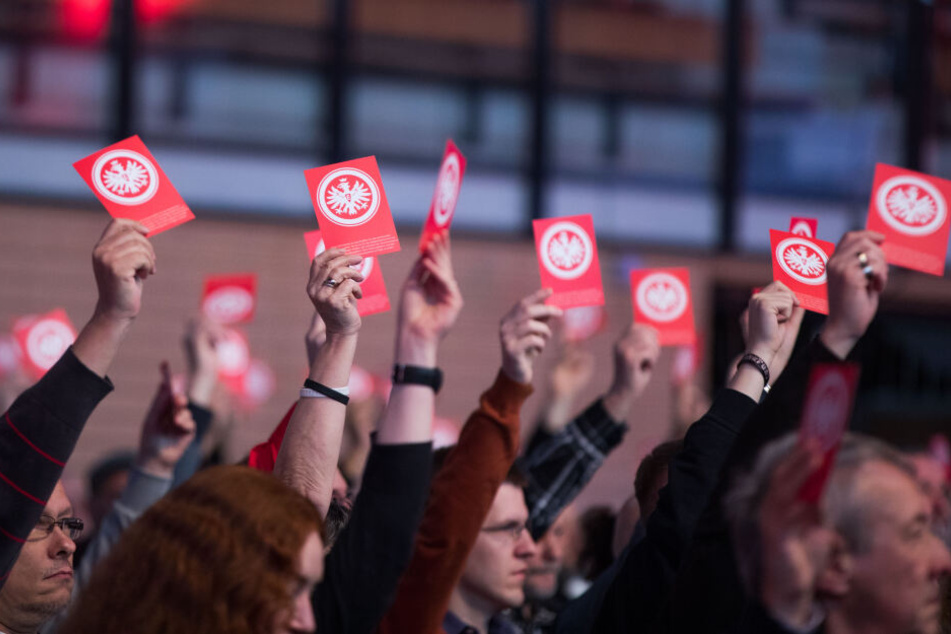 Die Entscheidung soll am Sonntag bei der Mitgliederversammlung der Eintracht offiziell gemacht werden (Symbolbild).
