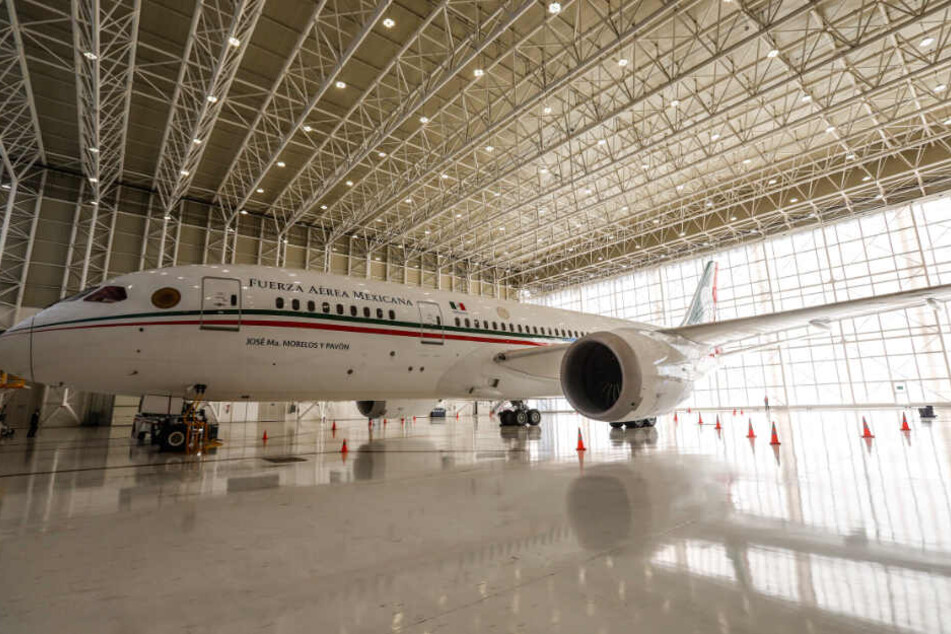 Das Präsidentenflugzeug steht in einem Hangar in Mexiko-Stadt.