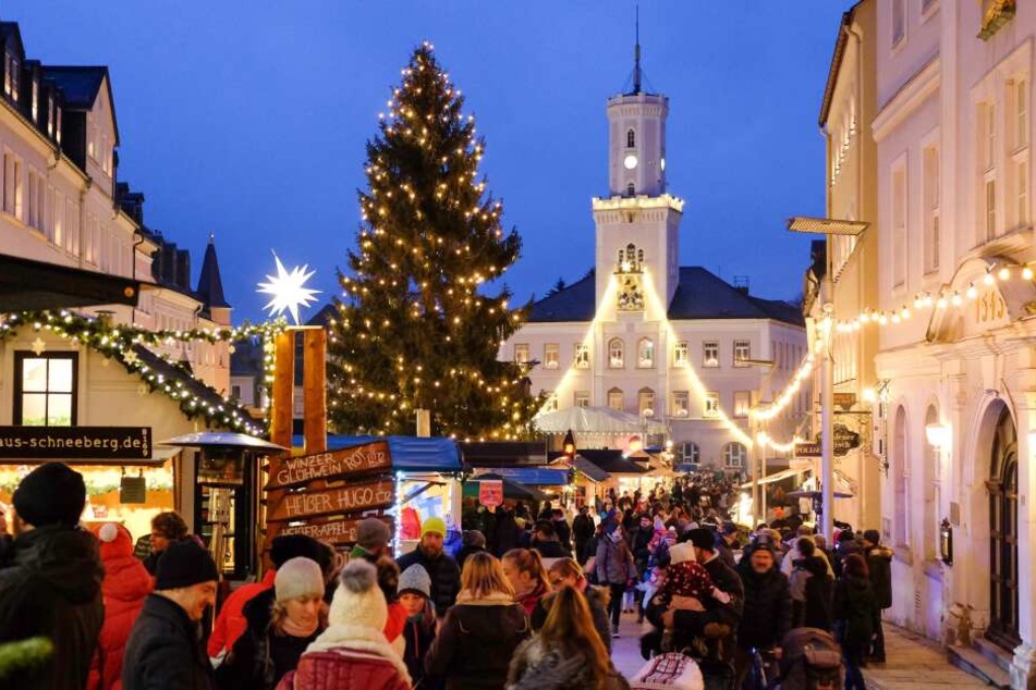 In Schneeberg wird am zweiten Adventswochenende das Lichtelfest gefeiert.