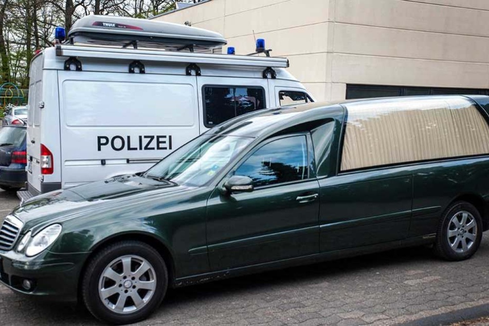 Die Leichen der Jugendlichen wurden in die Gerichtsmedizin gebracht (Symbolbild).