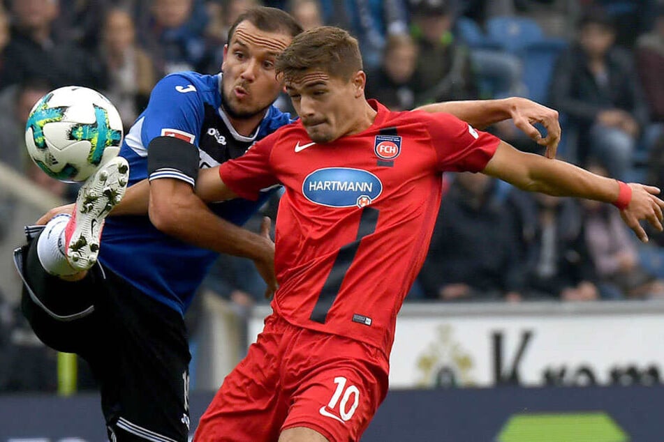 Beide Teams lieferten sich ein hartes Duell. Hier kämpfte Manuel Prietl (26, li.) um den Ball.
