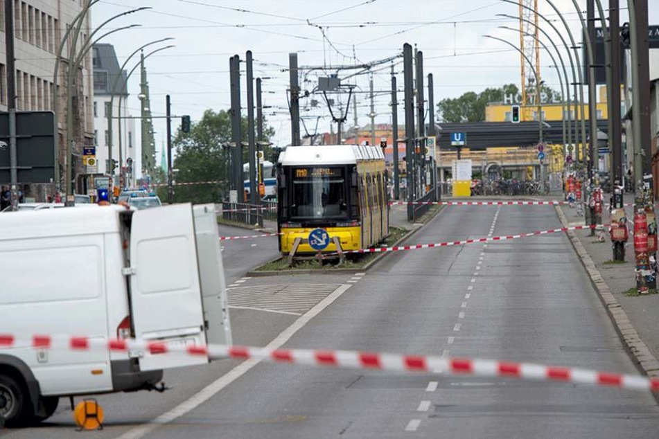 Der Bereich der Endhaltestelle wurde weiträumig abgesperrt.