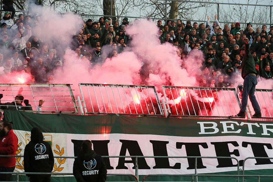 Die Maßnahme des Brandenburger Vereins soll Gewalt am Rande des Derbys zwischen BSG Chemie Leipzig und FC Energie Cottbus verhindern.