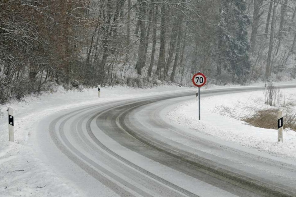 Die Straßen in Thüringen sind teilweise spiegelglatt.