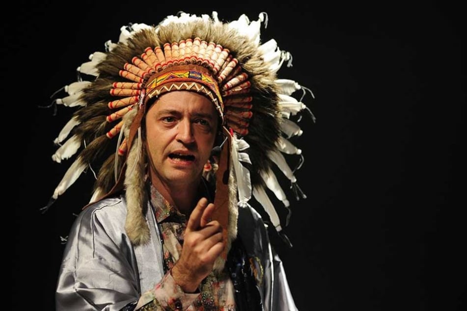 Reinald Grebe war lange bekannt dafür, mit Indianer-Federschmuck aufzutreten.