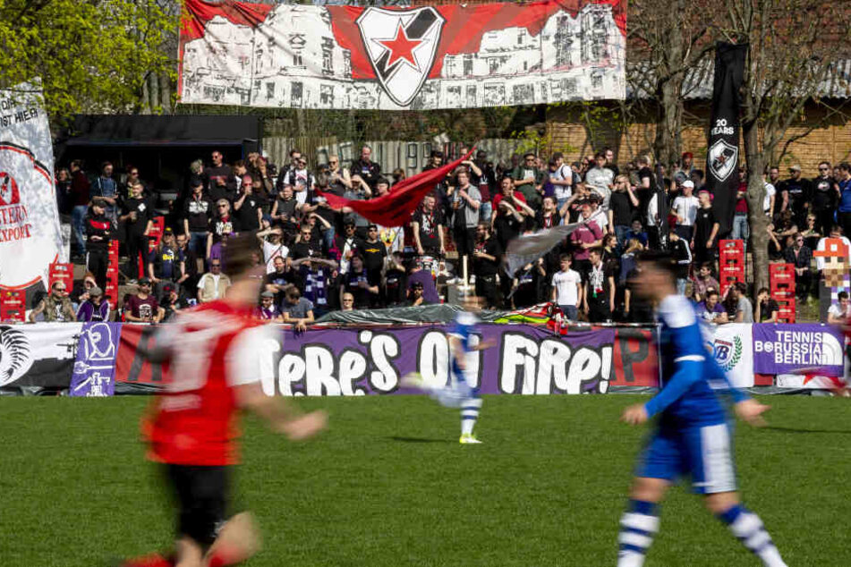 Roter Stern Leipzig verlor das Ligaspiel gegen den VfB Zwenkau 1:2. Das interessierte die Unterstützer von TeBe aus der Hauptstadt aber eher weniger.