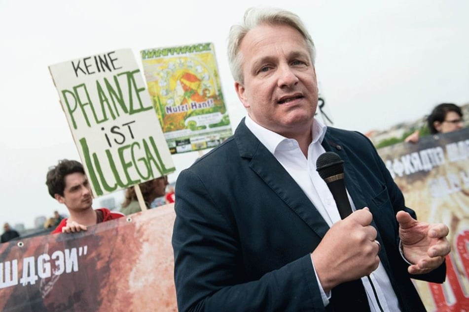 Der gesundheitspolitische Sprecher der SPD-Fraktion spricht sich für die Legalisierung von Marihuana aus (Archivbild).