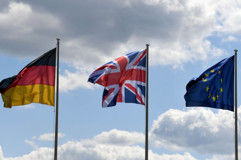 Ob Briten nach dem Auftritt aus der EU weiterhin mit ihrem Führerschein in Deutschland fahren können, ist unklar. (Symbolbild)