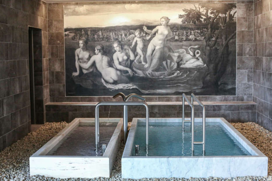 Überall in der Sauna erinnern Bilder "Alter Meister" an die barocke Vergangenheit von Dresden.