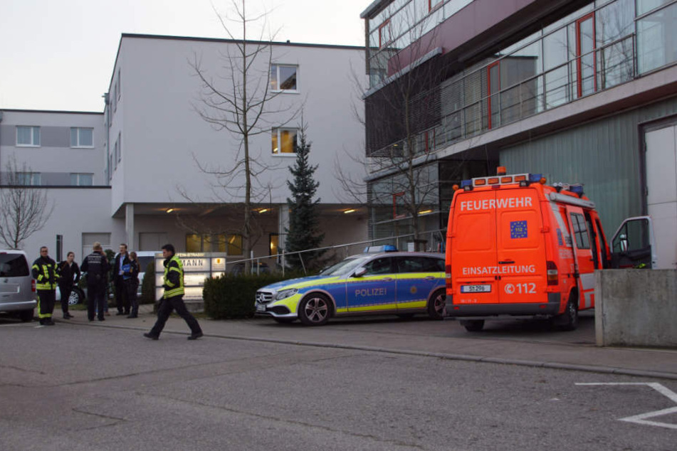 Beamte am Mittwoch vor Ort in Stuttgart.