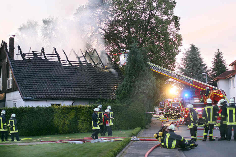 75 Einsatzkräfte waren vor Ort.