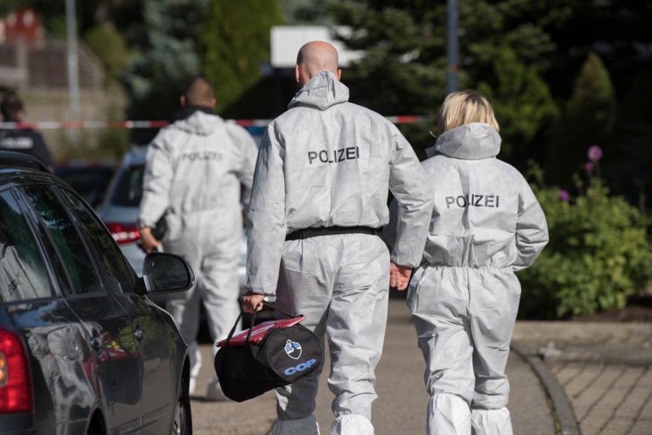 Die Polizei ermittelt, wie es zur grauenhaften Tat kam. (Symbolbild)