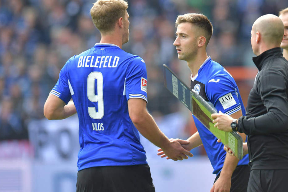 Andraz Sporar (re.) bekam zu selten die Chance, sich gegen Fabian Klos (li.) im Spiel durchzusetzen.