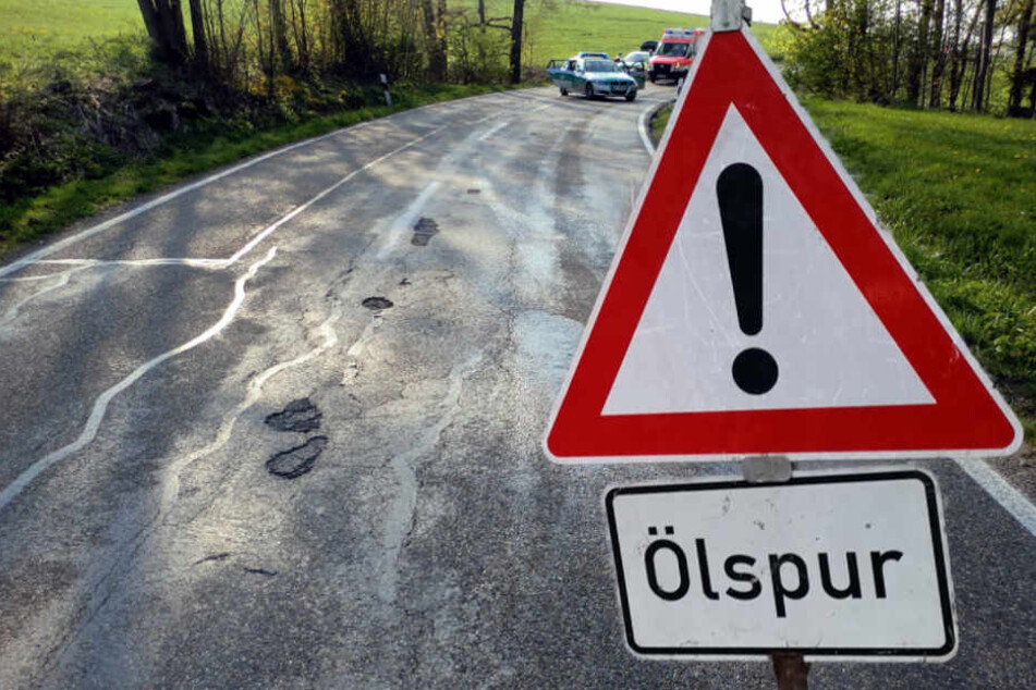 Gleich vier Mal, soll der 18-Jährige das Öl auf der Straße verteilt haben (Symbolbild).