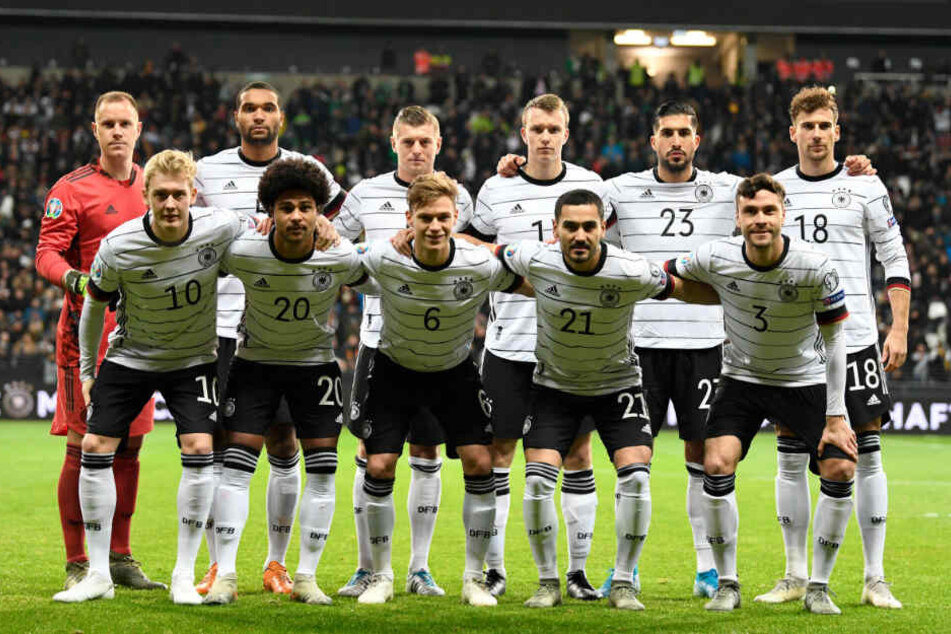 So soll es nach Möglichkeit im Sommer für Emre Can (hinten, 2.v.r.) auch aussehen: Nationalmannschaft statt Strandurlaub.