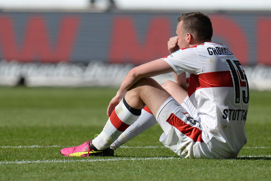 Mai 2016: Nach dem Spiel gegen Mainz sitzt Großkreutz niedergeschlagen in Stuttgart auf dem Rasen.