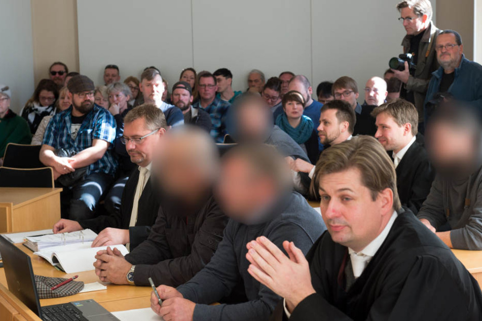 Der "Bürgerwehr"-Prozess in Kamenz. Das Verfahren wurde letztlich wegen "Geringfügigkeit" eingestellt. Vorn der Dresdner Rechtsanwalt Maximilian Krah.