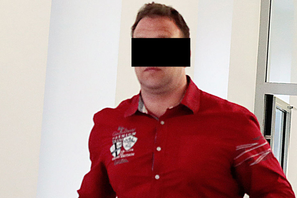 Enrico R. (42) bettelte am Donnerstag vor Gericht, will nicht in die
Psychiatrie.