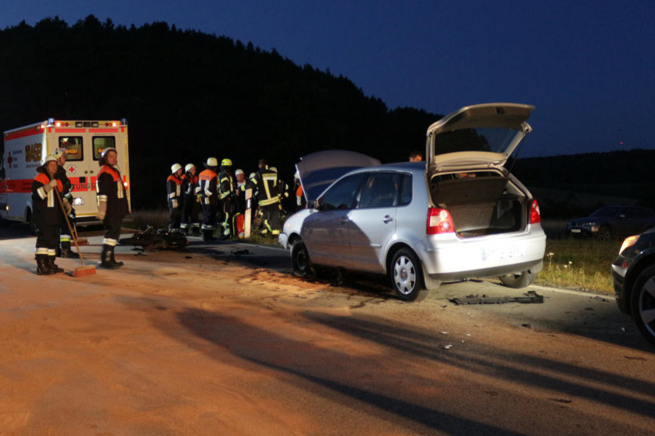 Auf der Staatsstaße 2164 ist es zu einem schweren Unfall gekommen.