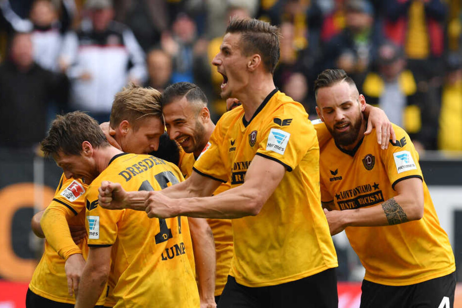 Dynamo blamierte den VfB beim 5:0-Hinspielsieg.