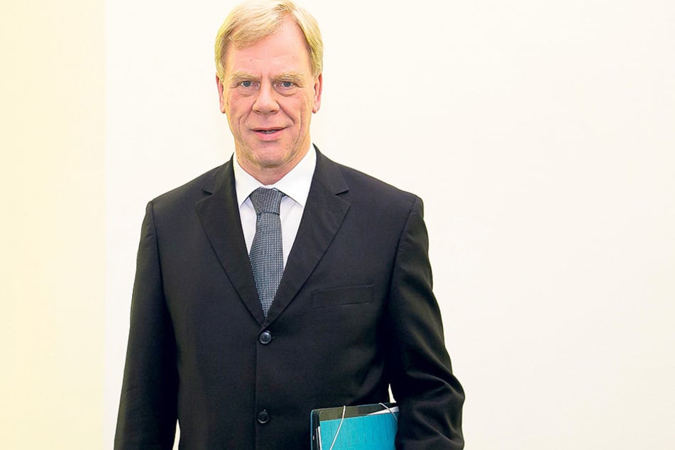 Auch er freut sich über reichlich Erbmasse: Finanzminister Georg Unland (62,
CDU).