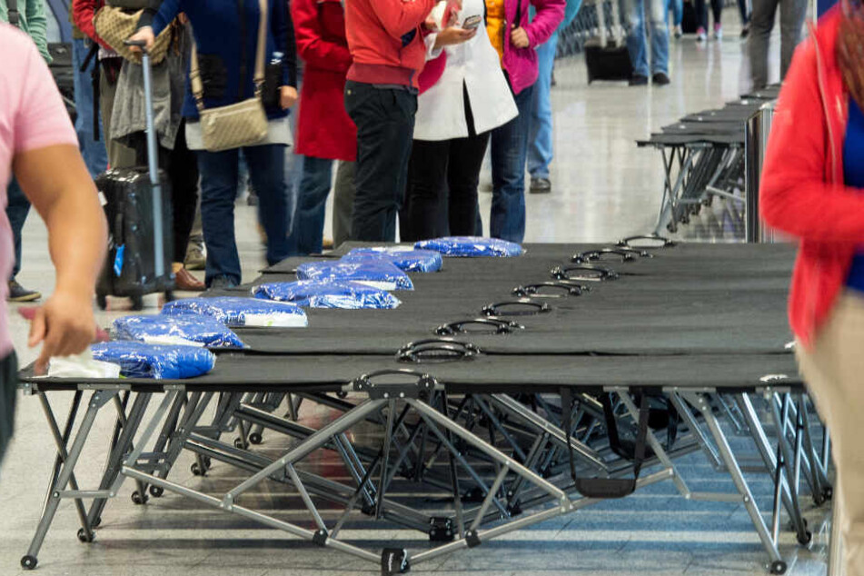 Schon bei früheren Streiks waren am Flughafen Frankfurt Feldbetten für die Passagiere aufgestellt worden.