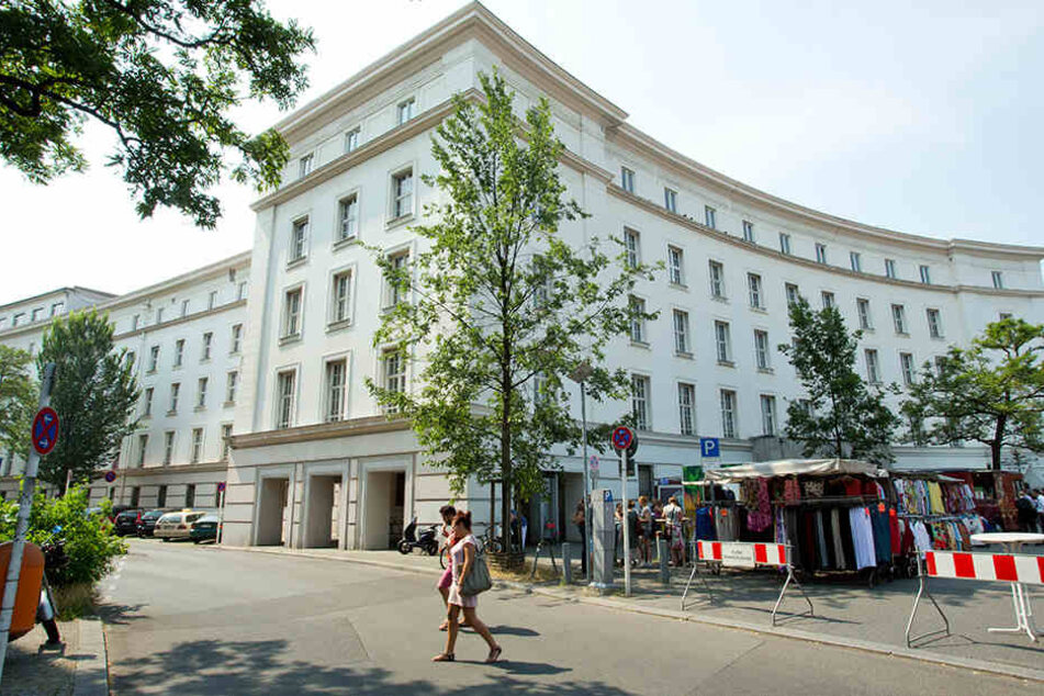 Das Rathaus Wilmersdorf diente lange als Notunterkunft für Flüchtlinge.