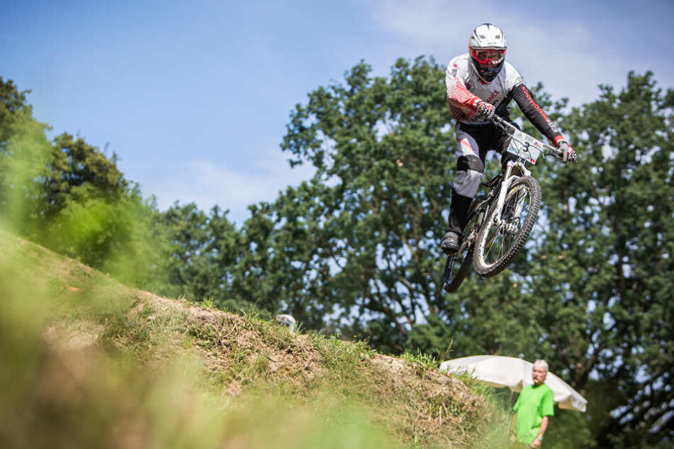 Gewagte Sprünge gehören beim Fourcross dazu.
