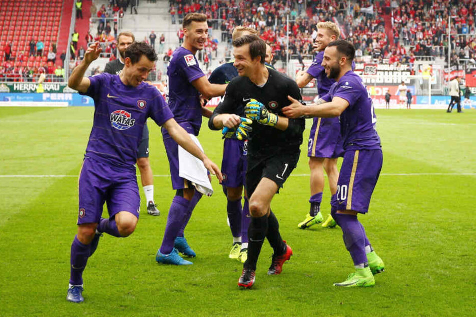 Im September feierten die Aue-Spieler den Sieg in Ingolstadt. Können sie sich am Sonntag erstmals über einen Heimsieg über die Oberbayern freuen?