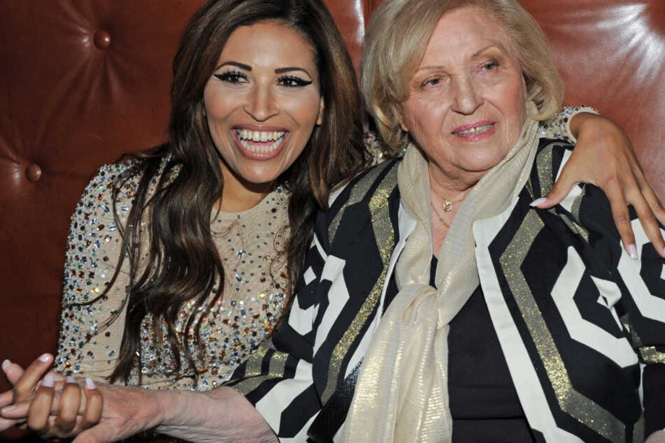 Patricia Blanco und ihre Mutter Mireille (r) auf einer Party in München. Im Frühling 2016 war die Welt noch in Ordnung.