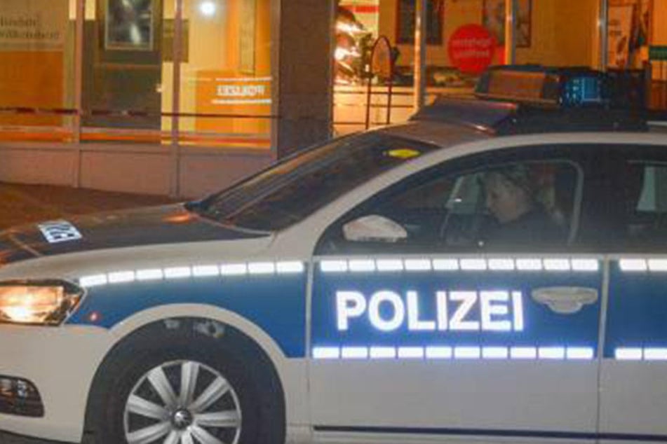 Der 19-Jährige demolierte in Regensburg ein Polizeiauto. (Symbolbild).