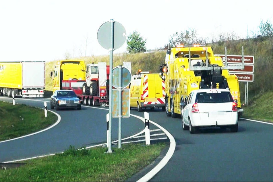Der Abschleppdienst hatte erhebliche Probleme, zur Unfallstelle zu gelangen.