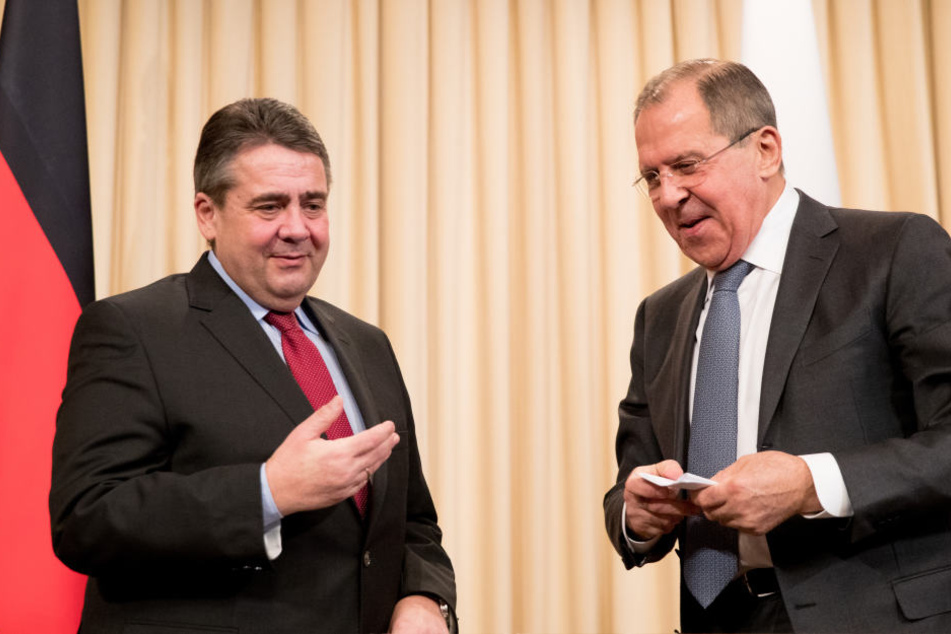 Hier hatten Sigmar Gabriel )li.) und Russlands Außenminister Sergej Lawrow (re.) noch gemeinsam Lachen, doch in Thema Syrien-Angriff