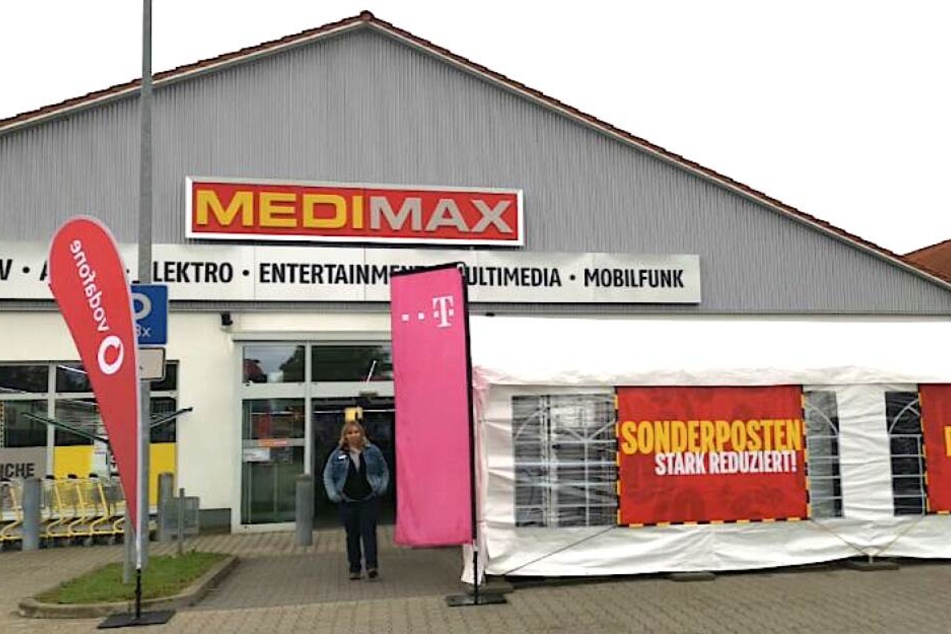 Ab Montag gibt es in diesem Zelt mega Angebote.