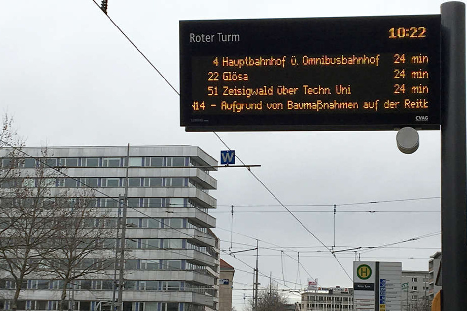 An den Haltestellen werden die Baumaßnahmen schon angekündigt.