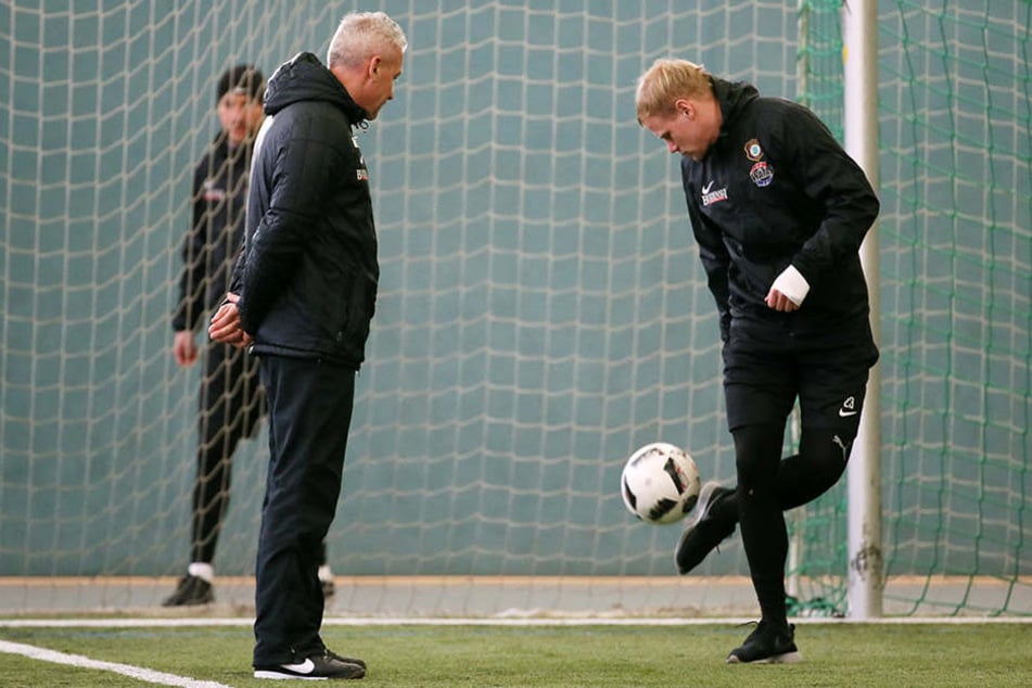 Auch Pavel Dotchev (l.) hofft, dass Sören Bertram durchstartet.