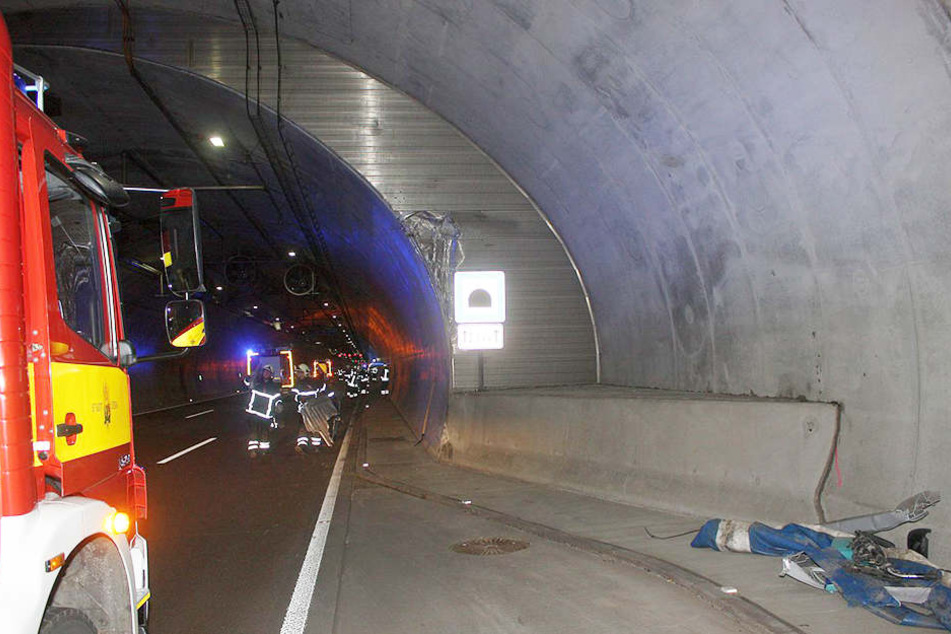 Die Tunnelfeuerwehr sicherte die Unfallstelle.