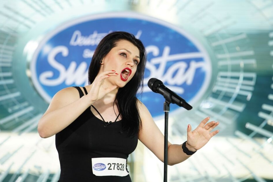 Maria-Magdalena Hristova macht den Mund weit auf: Mal sehen, wie weit sie es bei DSDS schafft.