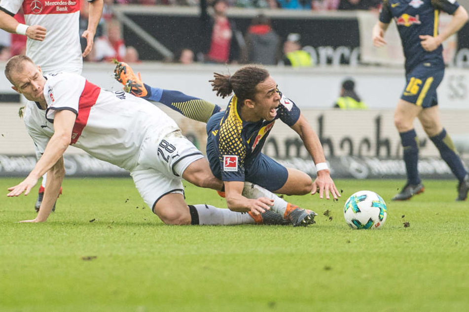 Viel Zweikampf, wenig Chancen zu einem geordneten Spielaufbau: Stuttgarts Holger Badstuber (l.) grätscht hier Yussuf Poulsen um.