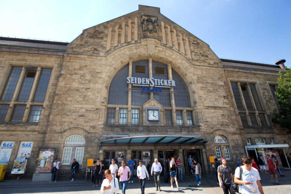 Am Hauptbahnhof werden Weichen erneuert.